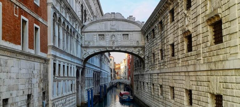 the wonderful bridge of sighs in venice