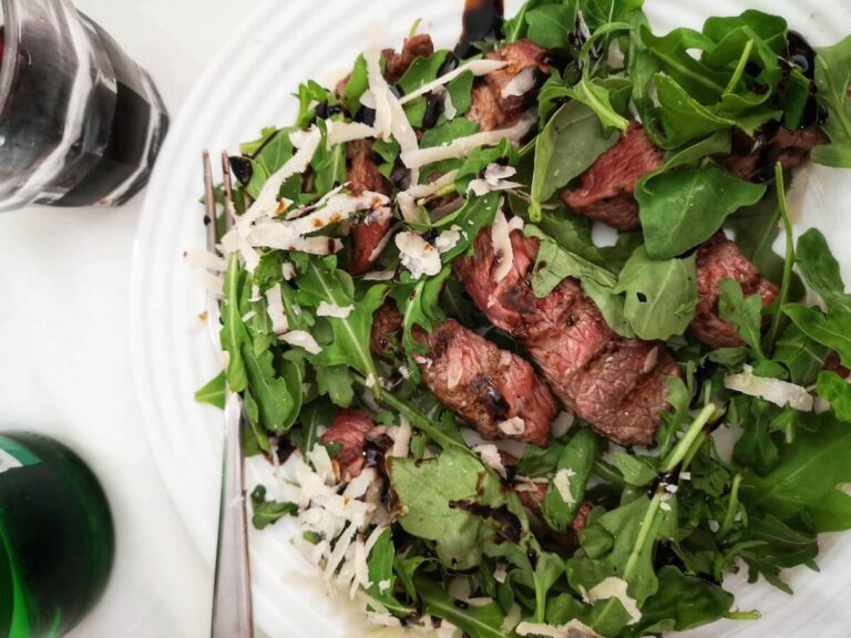 Restaurant in Grottaferrata showing a plate of straccetti di manzo, think sliced beef served in a bed of rocket with shavings of parmesan cheese