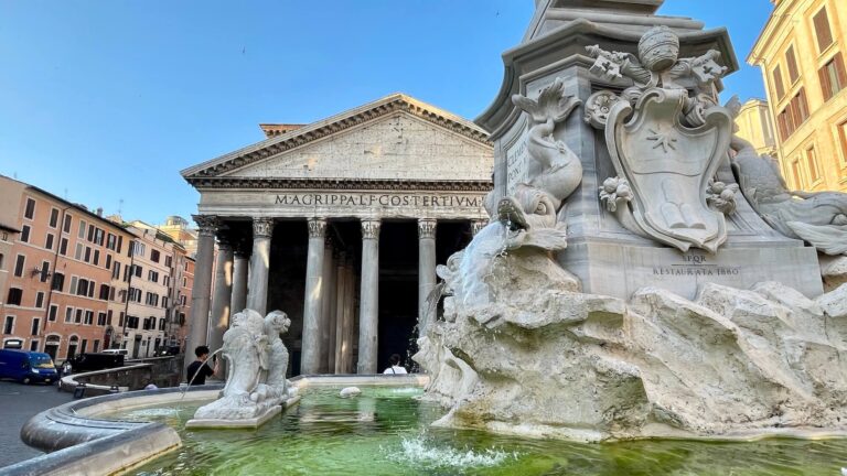 pantheon view from piazza della rotonda