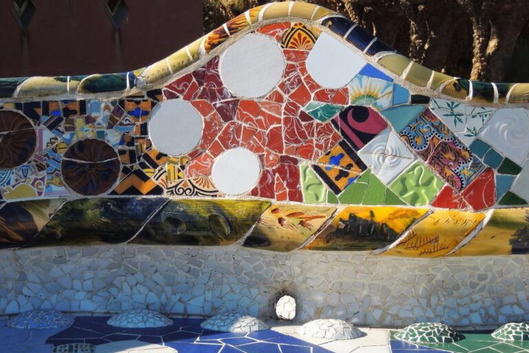 park guell bench barcelona