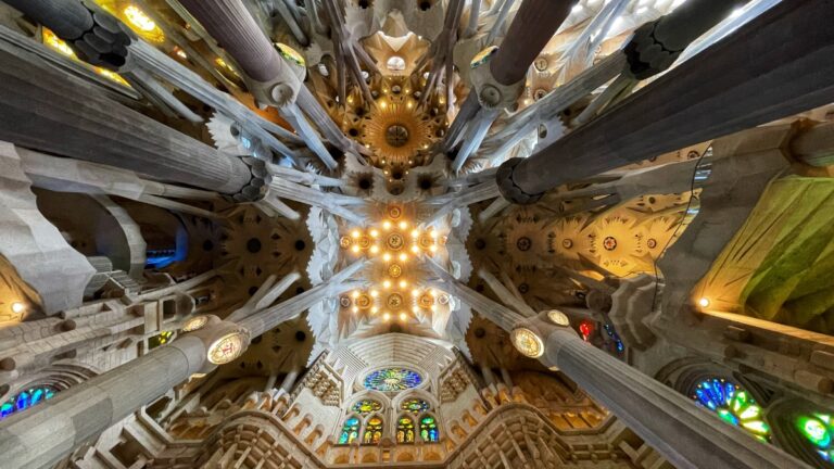 sagrada familia barcelona interior