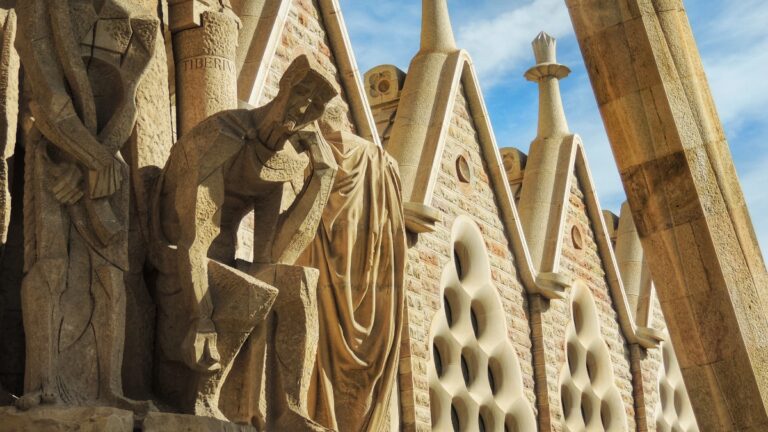 sagrada familia passion facade