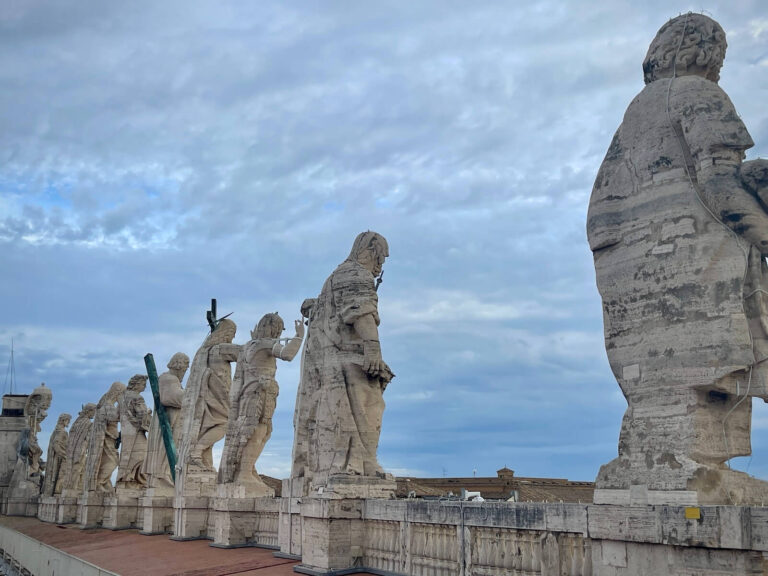 st peter's colonnade statues